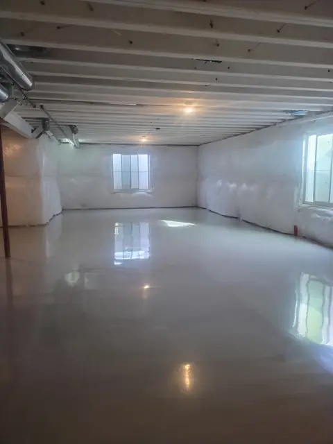 High-gloss seamless epoxy floor in a large basement